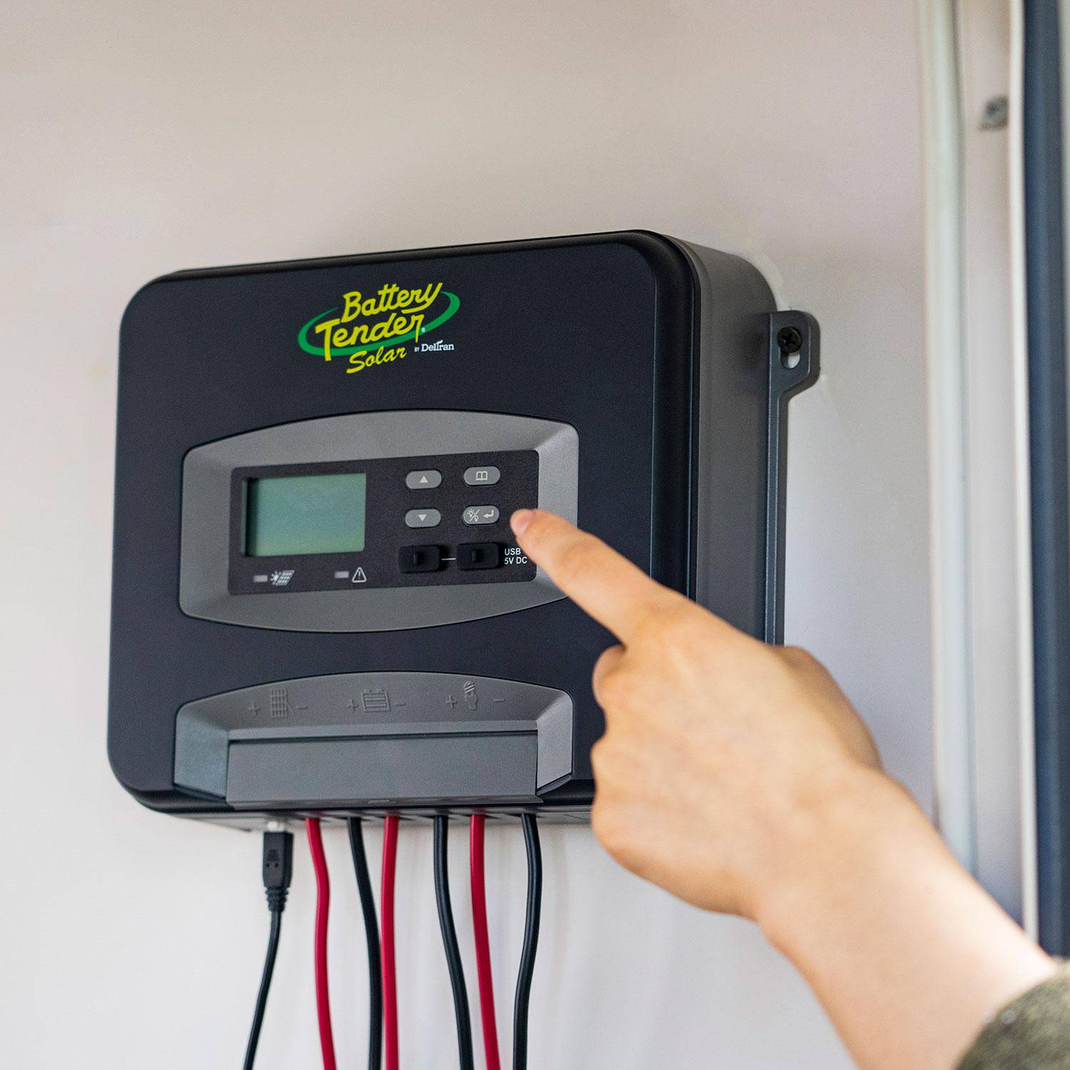 30 AMP, 24V / 12V MPPT Solar Panel Controller - Battery Tender®